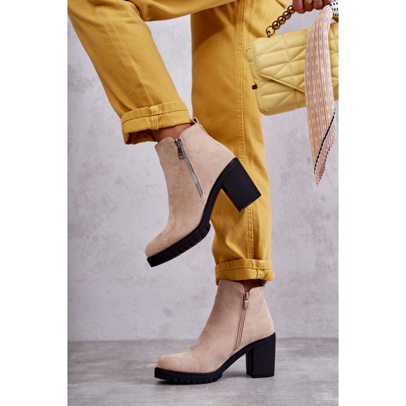 PG1 Stivali In Pelle Scamosciata Su Tacchi Alti Con Cerniera Sevione Beige Chiaro 2