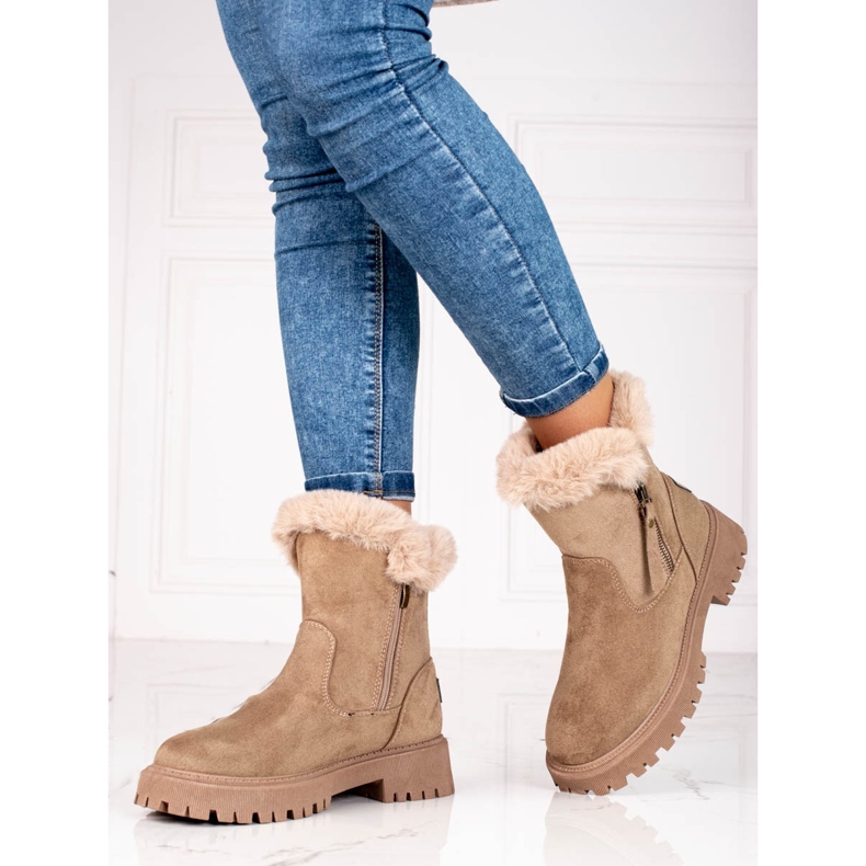 Stivali Vinceza da donna beige isolati 1