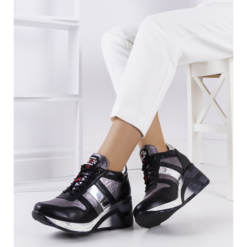 Sneakers nere e metalliche sulla zeppa Ifruf nero d'argento 1
