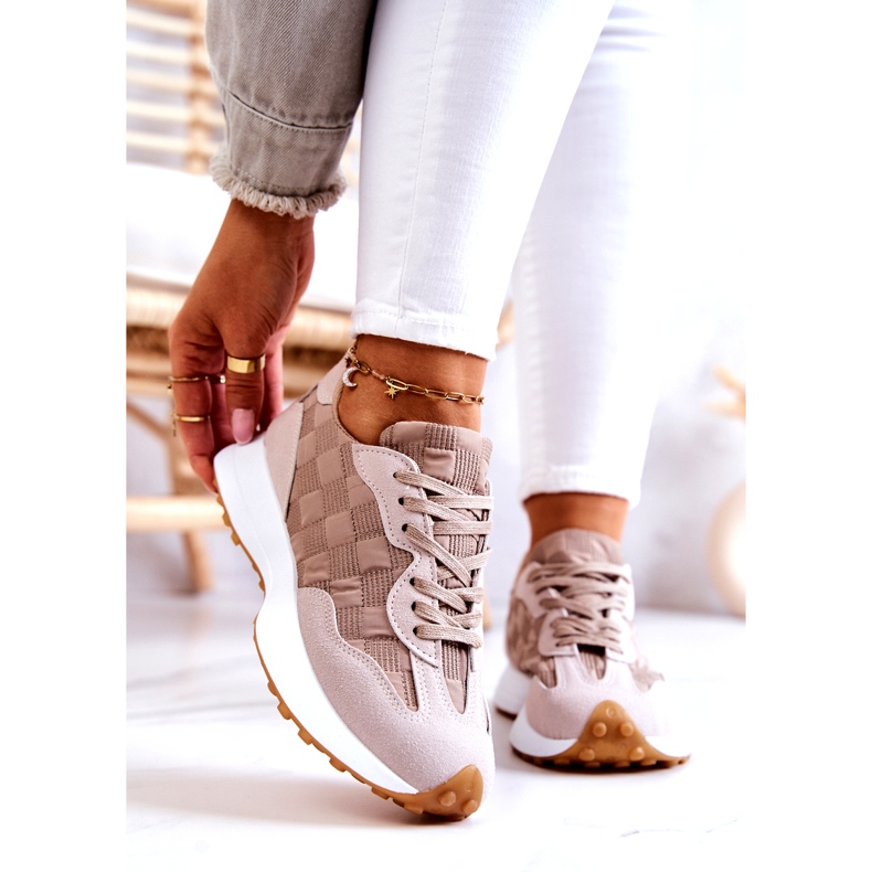 Scarpe sportive legate al beige da donna 1