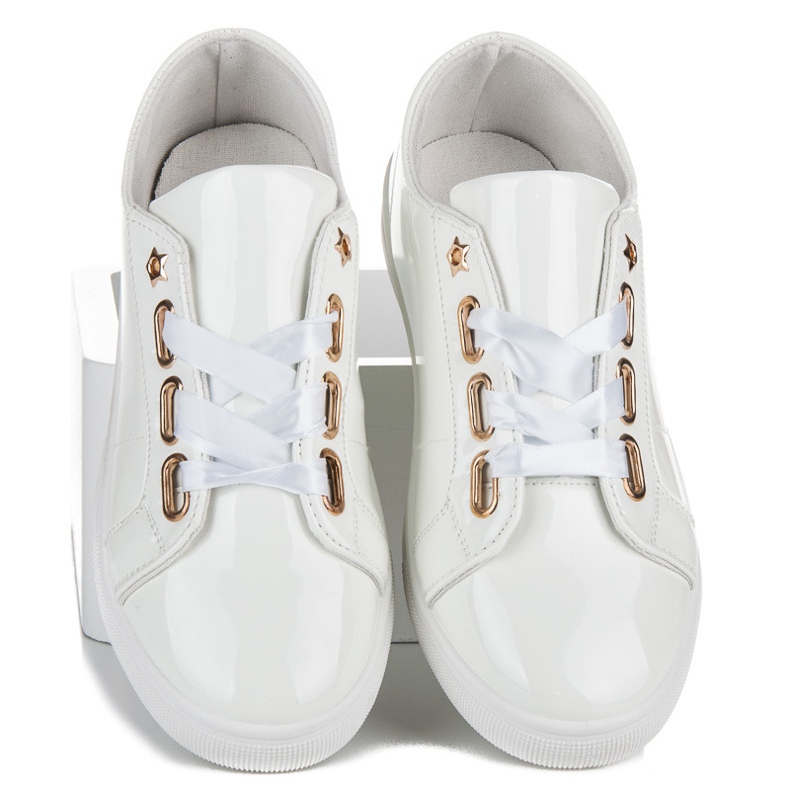 Ideal Shoes Sneakers Laccate Con Un Nastro bianca 1