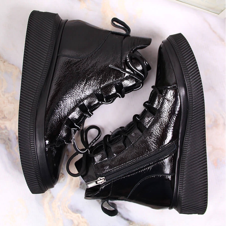 Stivali da donna isolati in pelle laccata Artiker HBH36 nero 1