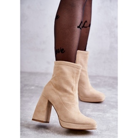 Stivali in pelle scamosciata da donna con tacco alto Ramira beige chiaro 1