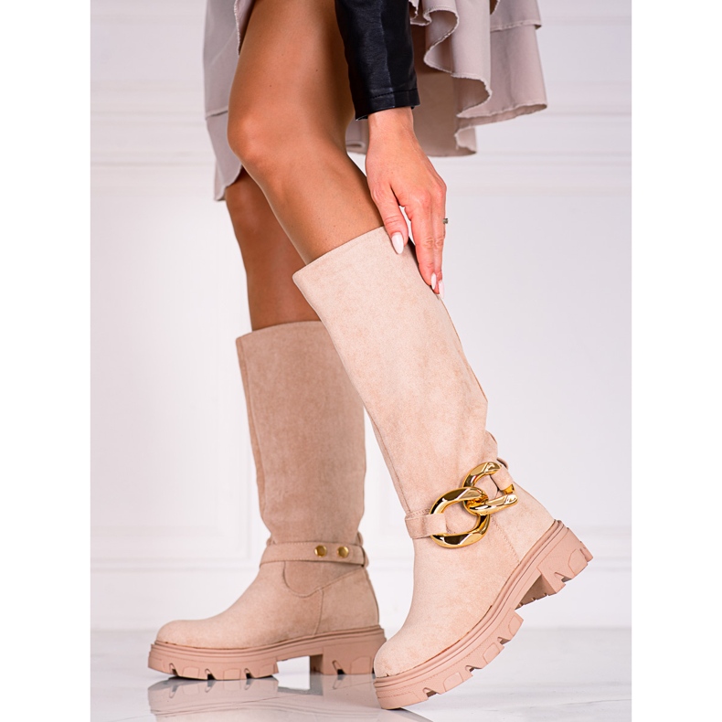 Stivali beige da donna con catena Shelovet in pelle scamosciata ecologica 1