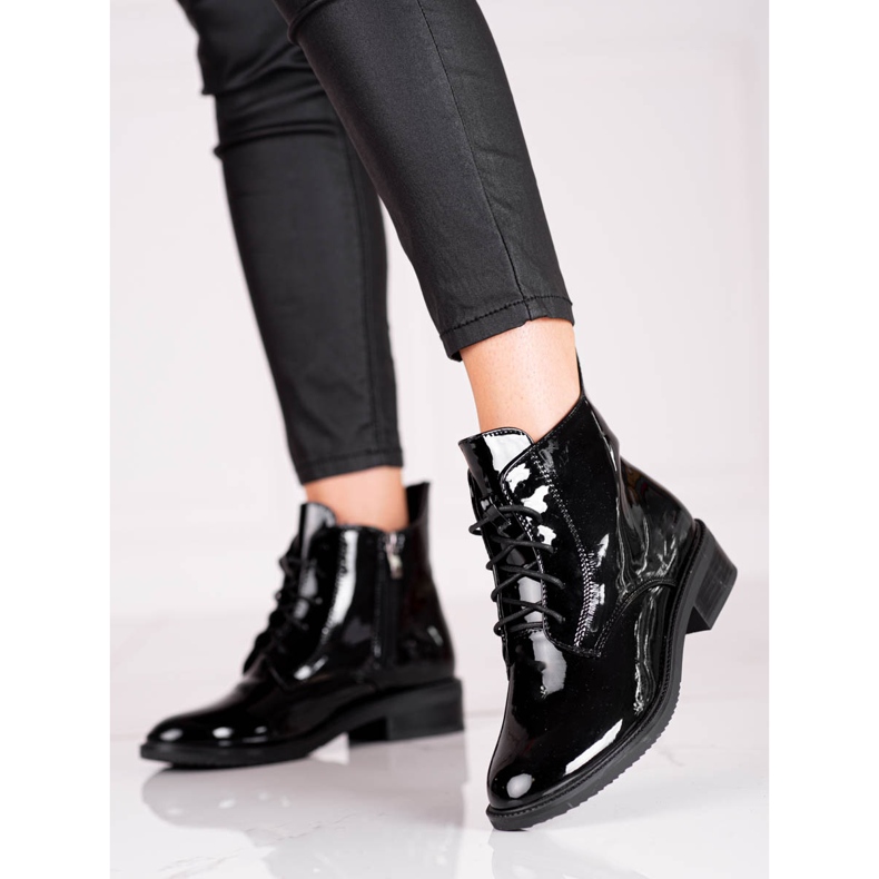 Eleganti stivali Shelovet stringati da donna realizzati in pelle ecologica verniciata nero 1