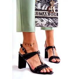 Sandali In Pelle Alla Moda Su Una Barra Nera Passione nero 3