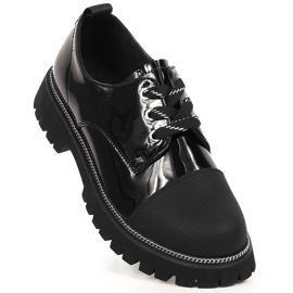 Scarpa da donna in pelle laccata nera Artiker nero 1