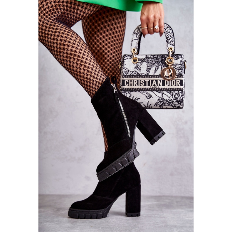 Stivali in pelle scamosciata alla moda sul tacco alto Laura Messi 2509 nero 1