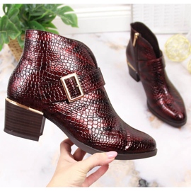 Stivali laccati per donna isolati coccodrillo bordeaux Vinceza chiaretto 1