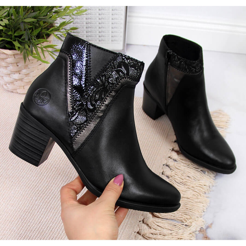 Stivali da donna in pelle sul post nero Rieker Y2063-00 1