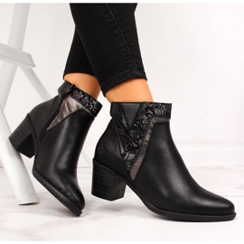 Stivali da donna in pelle sul post nero Rieker Y2063-00 2
