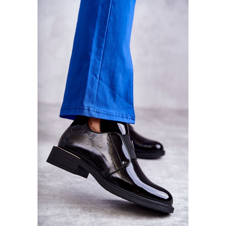 Vinceza Stivali laccati con intagli su tacco piatto Black Eunice nero 1