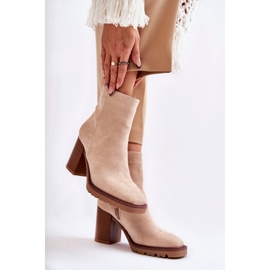FB1 Stivali in pelle scamosciata da donna su un tacco con una cerniera Odette beige 2