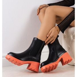 Stivali neri sulla piattaforma rosa di Torrela nero 1