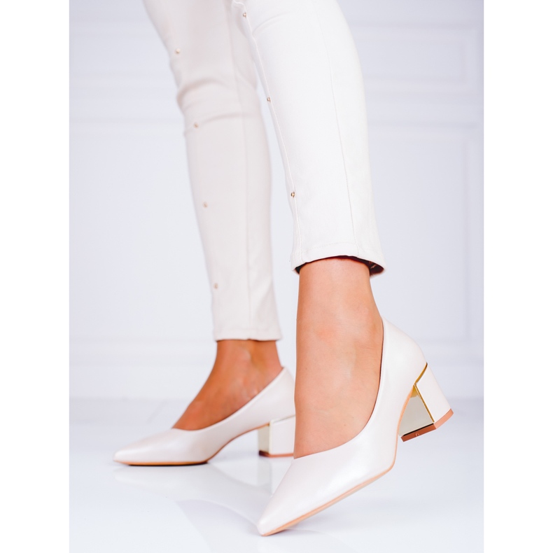 Décolleté beige da donna su un palo basso Shelovet 1
