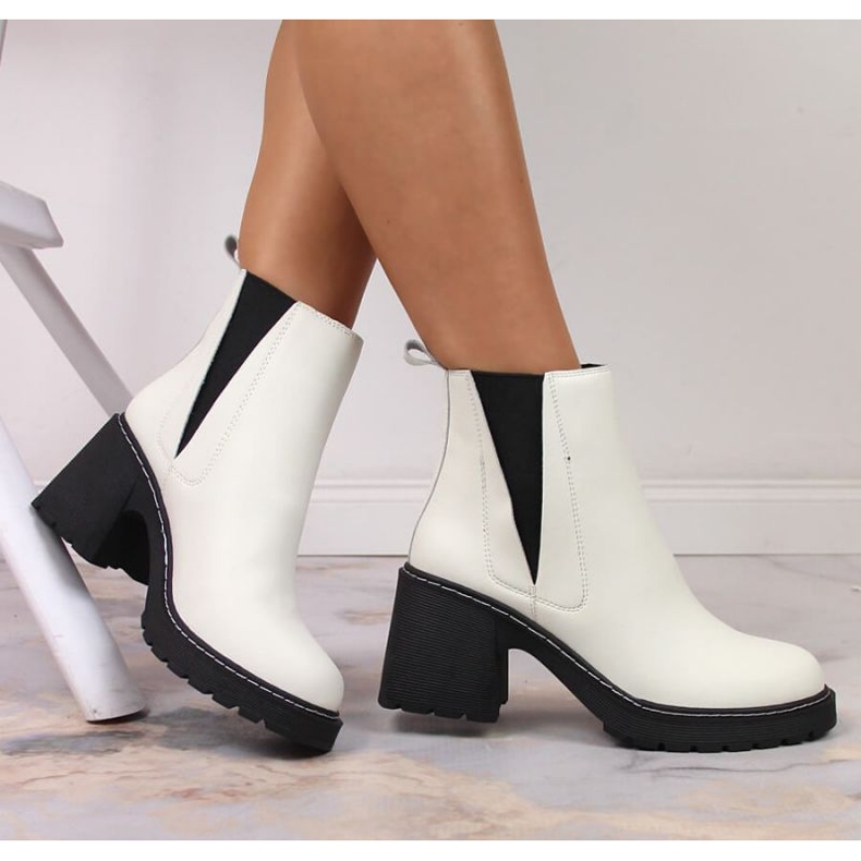 Areto Stivaletti Chelsea sul palo, slip-on isolati Artiker W HBH42 bianco 1