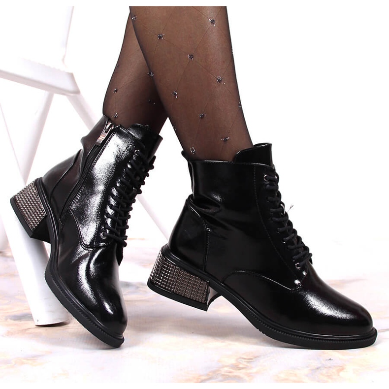 Stivale da donna laccato con tacco decorativo, isolante Filippo nero 1