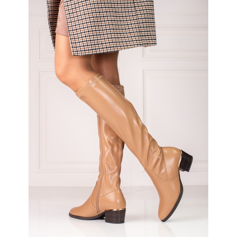 Stivali da donna laccati su palo basso beige Vinceza 2