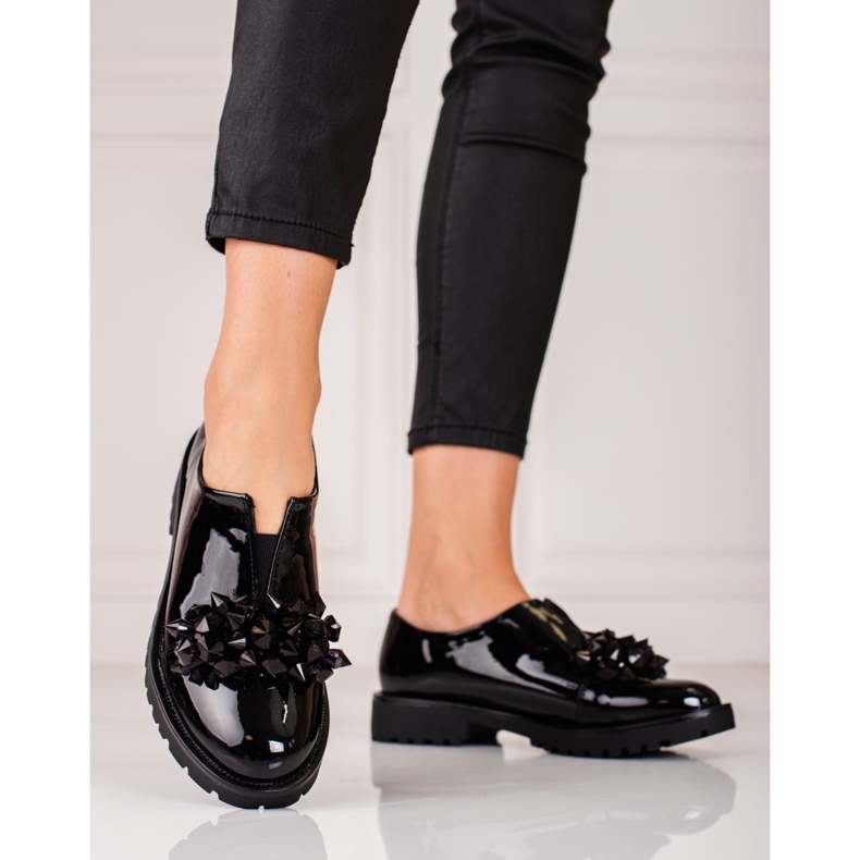 Scarpe laccate da donna sulla piattaforma Shelovet nero 1