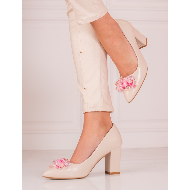 Décolleté da donna beige con decorazioni Shelovet 1