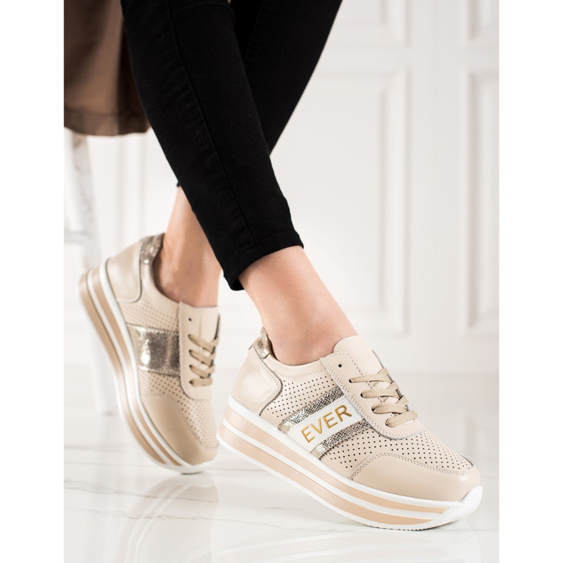 SHELOVET Sneakers in pelle beige sulla piattaforma Goodin d'oro 1
