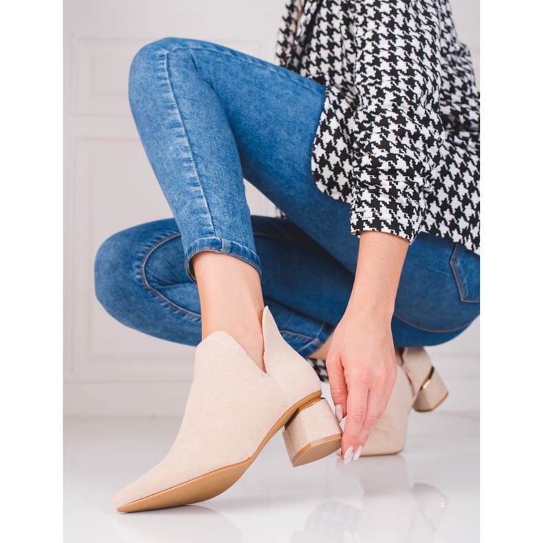 Stivali beige da donna con taglio Shelovet 1