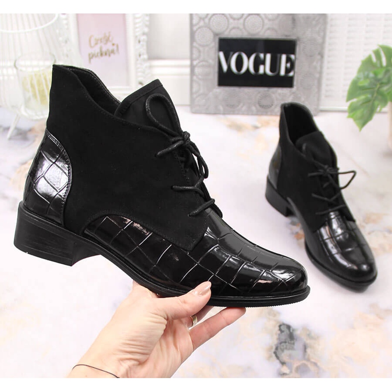 Stivali da donna Jezzi neri isolati con lacci nero 1