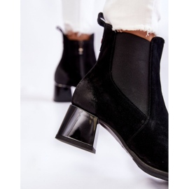 Stivali in pelle scamosciata da donna sul tallone Berit nero 2