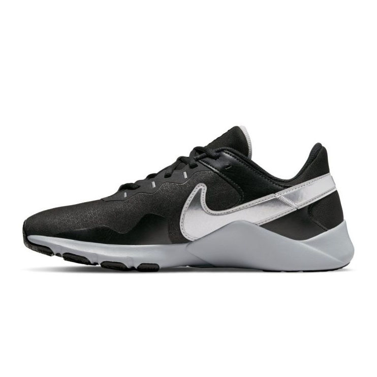 Scarpa Nike Legend Essential 2 M CQ9356-008 nero d'argento 1