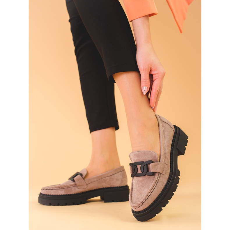 Mocassini da donna Shelovet beige su piattaforma nera 1