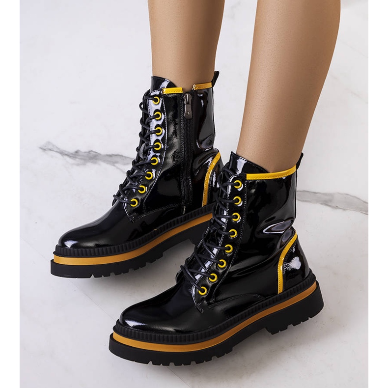 PA1 Stivale Edaline laccato nero giallo 1