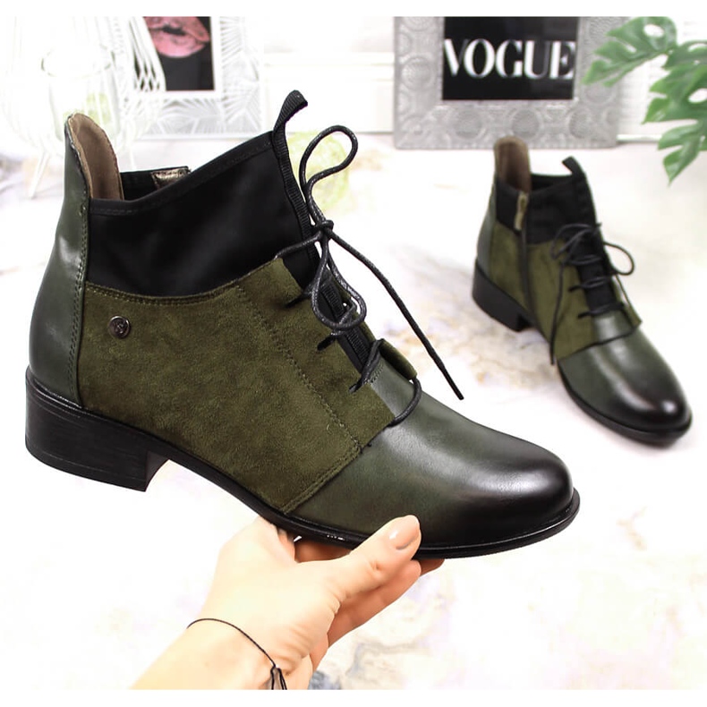 Stivali slip-on da donna Jezzi isolati di colore verde 1