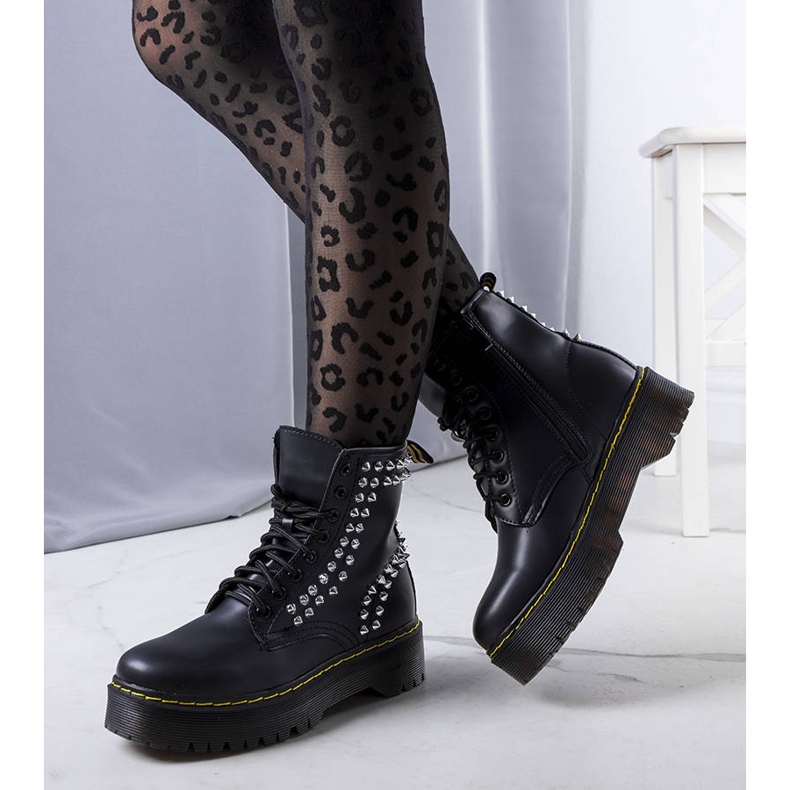 PA1 Stivali neri con borchie Castello nero 1