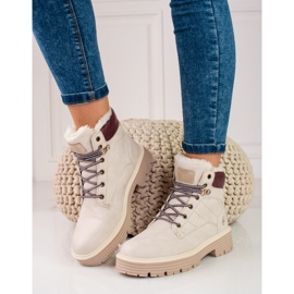 Trapper da donna isolati con pelliccia di shelovet beige 1