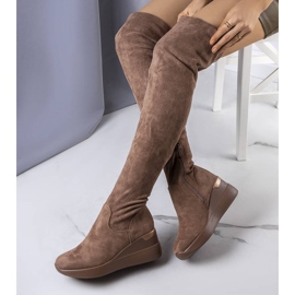 PA1 Stivali con zeppa in pelle scamosciata beige scuro di Roland 1