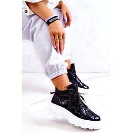 Scarpe sportive isolate da donna nero 4