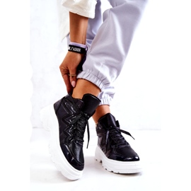 Scarpe sportive isolate da donna nero 1