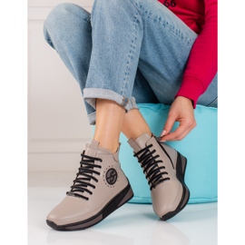 Sneakers da donna sulla piattaforma Shelovet realizzate in pelle naturale beige 1