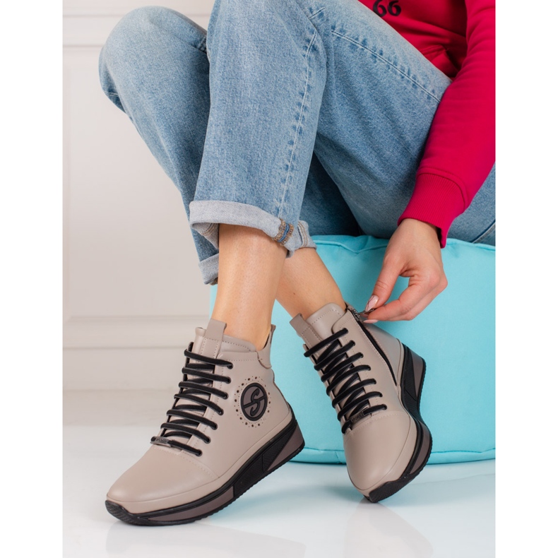 Sneakers da donna sulla piattaforma Shelovet realizzate in pelle naturale beige 1