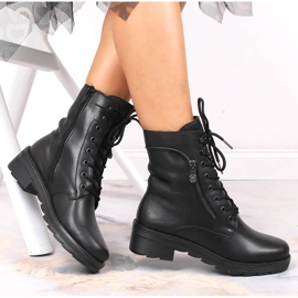 Comodi stivali da donna in pelle neri isolati Rieker X0500-00 nero 1