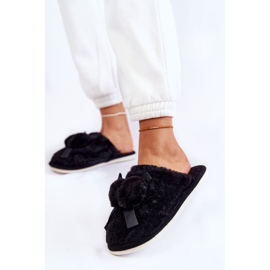 Pantofole da donna in pelliccia Castello nera con pompon nero 2