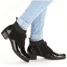 Stivali da donna isolati neri in pelle laccata Rieker Y0740-00 nero 1