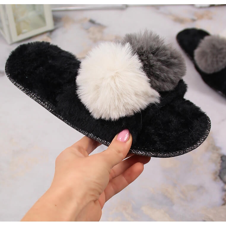 BM Pantofole da donna in pelliccia con pompon Stella nera nero 1