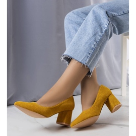 PA1 Décolleté con tacco giallo di Sadilla 1