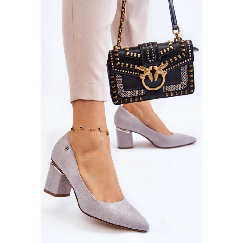 Décolleté con tacco alto in pelle scamosciata classica con abbellimenti Derren grigi grigio 2