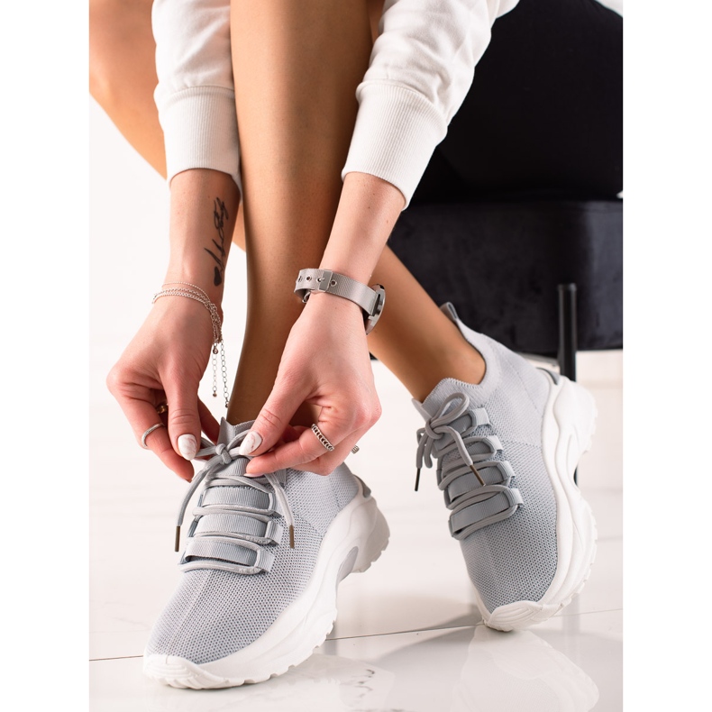 TRENDI Scarpe da ginnastica legate sulla piattaforma grigio 1