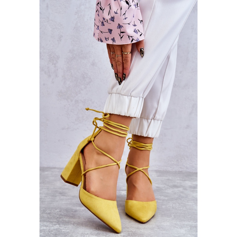 PA1 Décolleté Classiche In Pelle Scamosciata Con Lacci Giallo Lucira 1
