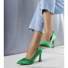 Décolleté verdi con tacco a clessidra di Otto verde 2