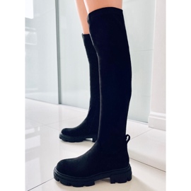 PA1 Cercasi stivali in camoscio nero 1