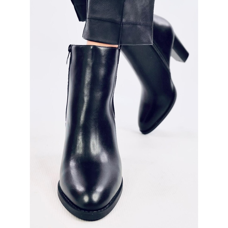 Classici stivali Alona Black sul palo nero 1